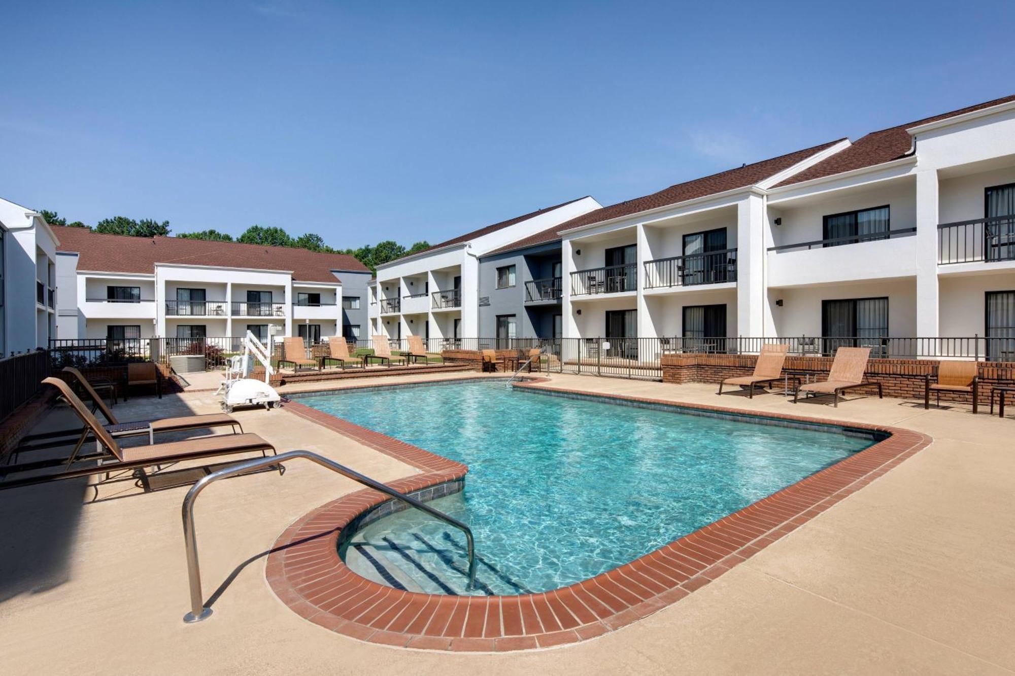 Courtyard Atlanta Norcross/Peachtree Corners Hotel Exterior foto